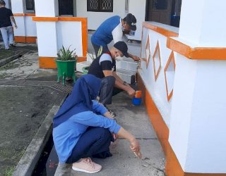 Jaga Kesehatan Lingkungan, Dinas Kominfo Palopo Gelar Jumat Bersih