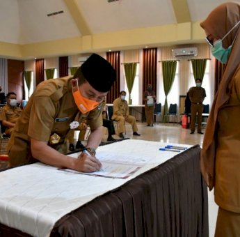 Dihadapan Indah, 29 Kepala Perangkat Daerah di Luwu Utara Teken Perjanjian Kinerja