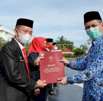 Sekkot Palopo Serahkan 132 SK CPNS