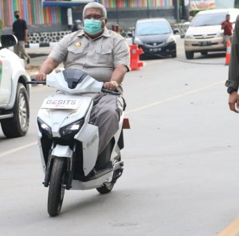 Dukung Penggunaan Motor Listrik di Sultra, Ali Mazi Siapkan Pergub