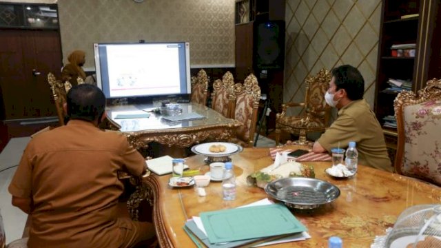 Rapat koordinasi secara virtual di Rumah Jabatan Saokotae Walikota Palopo, Selasa, 5 Januari 2020.