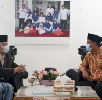 Hari pertama Jabat Plt Gubernur, Andi Sudirman Minta Nasihat Sanusi Baco