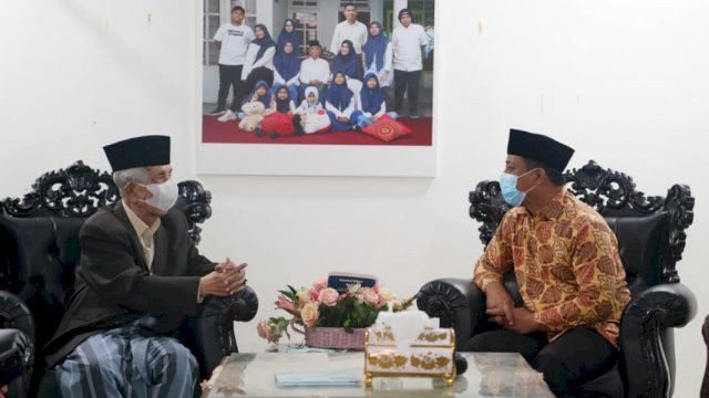 Hari pertama Jabat Plt Gubernur, Andi Sudirman Minta Nasihat Sanusi Baco