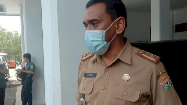 Ketua Bidang Pembina Prestasi KONI Sultra, Isnain, saat diwawancarai oleh awak media. (Foto: Akbar Tanjung)