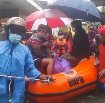 BPBD Gowa Evakuasi 16 Warga Terdampak Banjir di Somba Opu