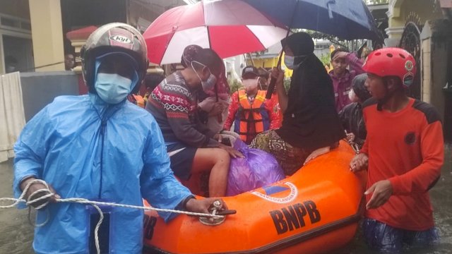 BPBD Gowa Evakuasi 16 Warga Terdampak Banjir di Somba Opu