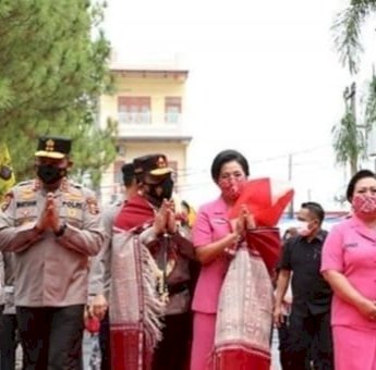 Tiba di Medan, Kapolda Irjen Pol Panca Putra Disambut Tarian Khas Sumut
