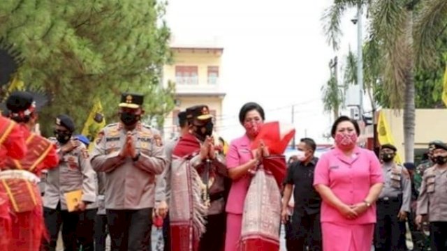 Tiba di Medan, Kapolda Irjen Pol Panca Putra Disambut Tarian Khas Sumut