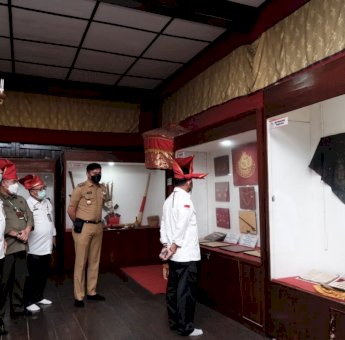 SYL Ajak Pejabat Kementan RI Berkunjung ke Balla Lompoa, Kenalkan Benda-benda Pusaka Kerajaan Gowa