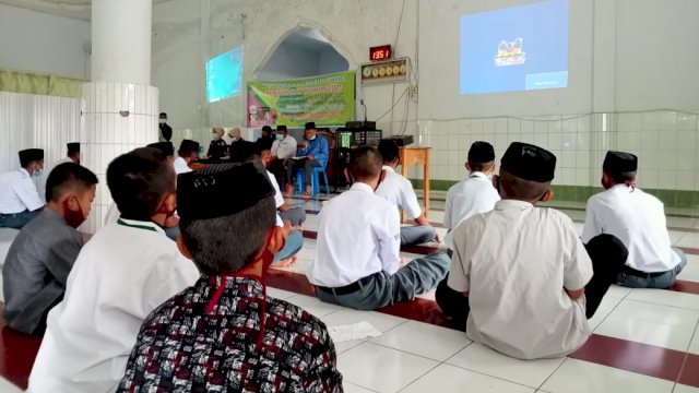 Kejaksaan Sinjai Masuk Pesantren, Ingatkan Bahaya &#8216;Bully&#8217; Bagi Generasi Milineal