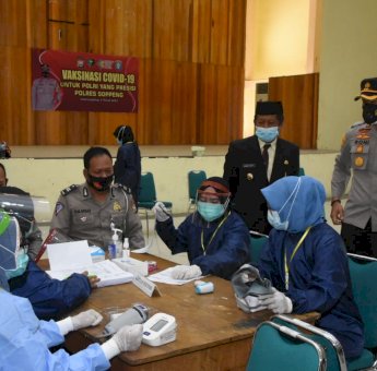 Kapolres dan Bupati Pantau Pelaksanaan Vaksinasi Personil Polres Soppeng