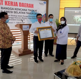 BKKBN Sulsel Raih Akreditasi A Lalitbang, Diserahkan Langsung Kepala BKKBN Pusat