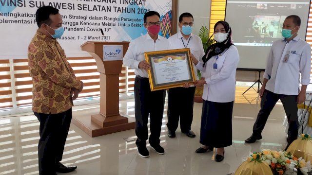 BKKBN Sulsel Raih Akreditasi A Lalitbang, Diserahkan Langsung Kepala BKKBN Pusat