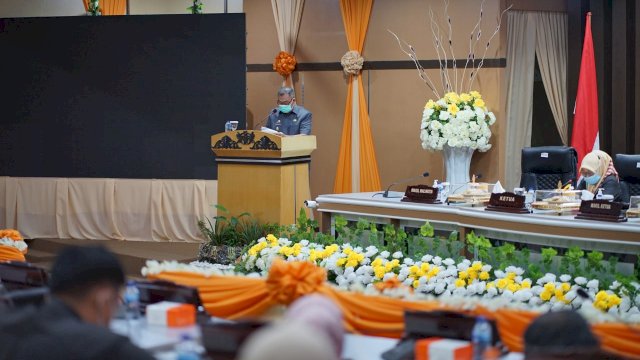 Wakil Wali Kota Parepare Pangerang Rahim, memberikan sambutan pada Paripurna DPRD, di Ruang Rapat Paripurna DPRD Kota Parepare, Rabu (03/03/2021).