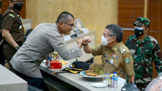Taufan Pawe Gelorakan Semangat Kolektifitas Kepada Semua Pihak