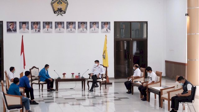 Pengurus KNPI Kabupaten Gowa saat menemui Bupati Gowa Adnan Purichta Ichsan di Kantor Bupati Gowa. (Istimewa)