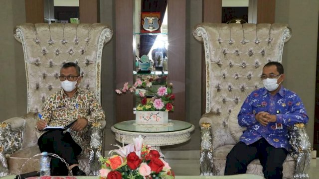 Wakil Bupati (Wabup) Luwu Timur Budiman menggelar rapat evaluasi penanganan pencegahan Covid-19 bersama seluruh Organisasi Perangkat Daerah (OPD) terkait, Kamis (4/3/2021).