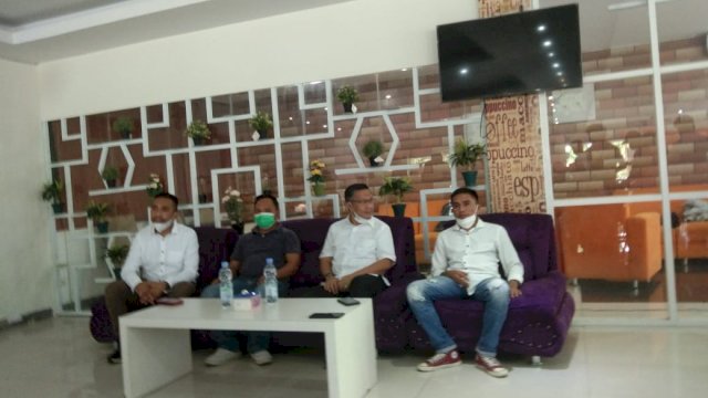 Walikota Kendari Sulkarnain Kadir bersama pengurus ISSI Sultra. Foto: istimewa