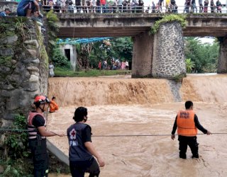 Terseret Air Sungai, Dua Bocah di Palopo Dikabarkan Hilang