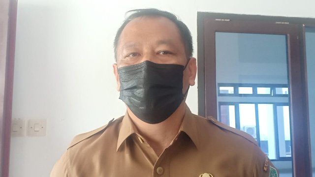 Sekda Kabupaten Konawe Ferdinand Sapaan saat ditemui di Sekretariat DPRD Konawe setelah menghadiri rapat dengar pendapat. Foto: Susi A