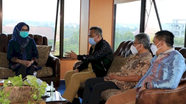Wakil Bupati Luwu Timur, Budiman, menemui Rektor Unhas Prof. Dwia Aries Tina Pulubuhu, Selasa (09/03/2021).
