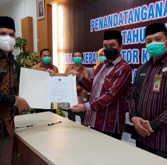 Kepala Kemenag Baubau Tandatangani Perkin dengan Kakanwil Kemenag Sultra
