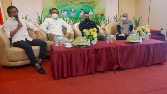 Ketua PW SNNU Sultra La Ode Ali Musafar (pertama dari kiri), Kadis Perikanan dan Kelautan Kota Kendari (kedua dari kiri) dan Ketua Komisi III DPRD Kota Kendari Rajab Jinik. Foto: Istimewa