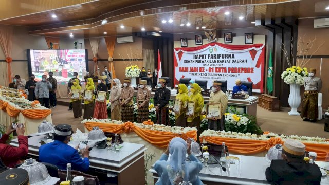 HUT Kota Parepare yang ke-61 tahun di Rapat Paripurna DPRD Kota Parepare, Sabtu (13/03/2021).