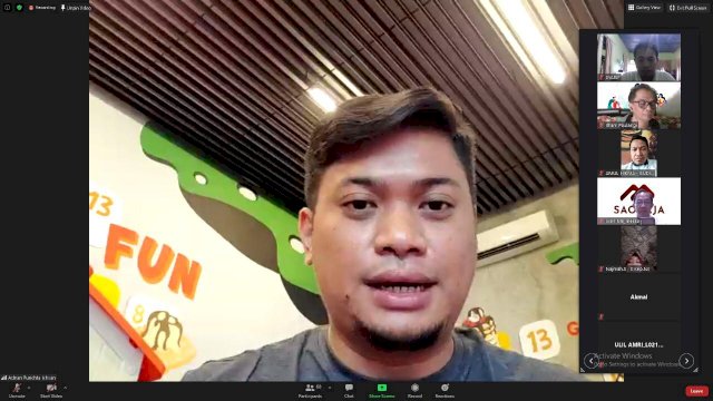 Bupati Gowa Adnan Purichta Ichsan saat menjadi pembicara pada Webinar "Persepsi Masyarakat Terhadap Vaksin Covid-19: Mengapa Merasa Insecure?". (Rhany)