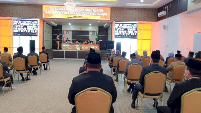 Pelantikan dan Pengambilan Sumpah Pejabat Pimpinan Tinggi Pratama, Pejabat Administrator dan Pejabat Pengawasan Lingkup Kota Parepare, yang digelar di Auditorium BJ Habibie Rumah Jabatan Wali Kota Parepare, Senin (15/03/2021).