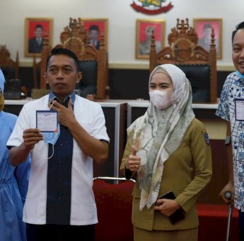 Komitmen Lawan Covid-19, Legislator DPRD Sulsel Kompak Jalani Vaksinasi