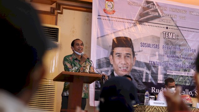 Ketua DPRD Kota Makassar Rurianto Lallo, memberikan sambutan saat melakukan sosialisasi Perda Kota Makassar Nomor 7 Tahun 2019, Tentang Perumda Air Minum, Rabu (17/03/2021).
