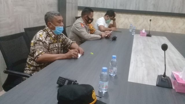 Dinas Komunikasi dan Informatika (Diskominfo) Kota Palopo mengikuti Rapat Koordinasi (Rakoor) pengarahan Irwasum Unit Pemberantasan Pungli (UPP) secara virtual di Mapolres Palopo, Jl Opu To Sappaile, Kecamatan Wara, Kamis (18/3/2021).