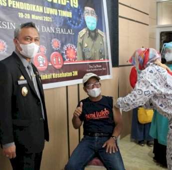 Tinjau Vaksinasi Guru se-Luwu Timur, Budiman Harap Belajar Tatap Muka Dibuka Sesuai Prokes