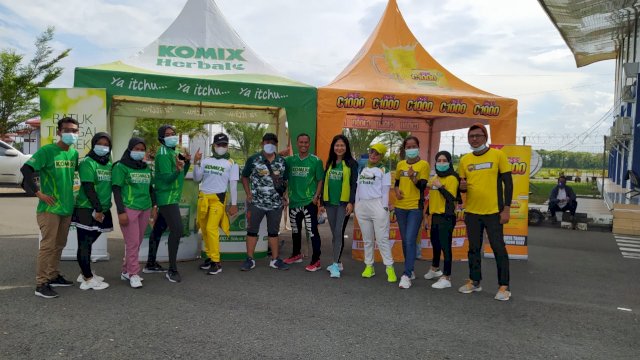 Joss C1000 Senam Sehat Bersama Ratusan Masyarakat di Bandara Lagaligo Bua, Minggu (21/3/2021).