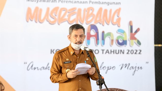 Sekretaris Daerah Kota Palopo, Fimanza menghdiri (Musrenbang) Anak Kota Palopo Tahun 2022 dengan tema "Anak Unggul Palopo Maju" yang di Indoor Saokotae, Senin (22/3/2021).
