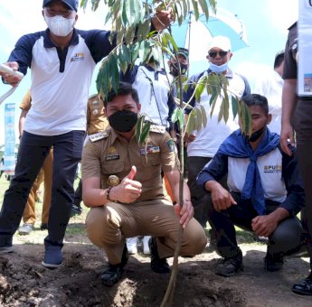 Pimpin Penanaman Pohon, Bupati Adnan: Penting untuk Ketersediaan Air
