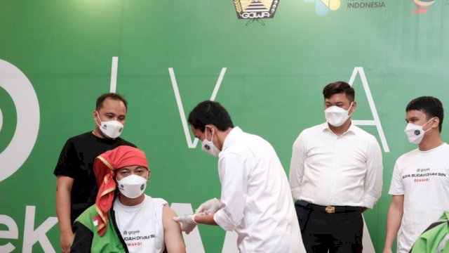 Pemkab Gowa bekerjasama dengan Gojek Indonesia melakukan vaksinasi Covid-19 bagi mitra Gojek di wilayah Kabupaten Gowa. (Istimewa)
