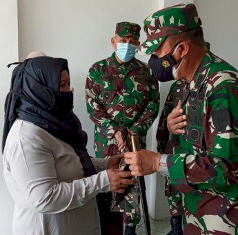 Istri Alm Baso Hadang Ucapkan Terima Kasih Pada Pangdam Andi Sumangerukka