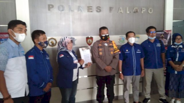 Pengurus Dewan Pimpinan Cabang (DPC) Partai Demokrat Kota Palopo mengajukan pengaduan perlindungan hukum kepada Polres Palopo, Kamis (25/3/2021).