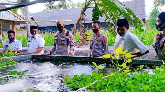 Wakil Bupati Soppeng Luthfi Halide, bersama Kapolres Soppeng AKBP Mohammad Roni Mustofa, melakukan peninjauan di Desa Lompulle, Kecamatan Ganra, Kamis (25/03/2021).