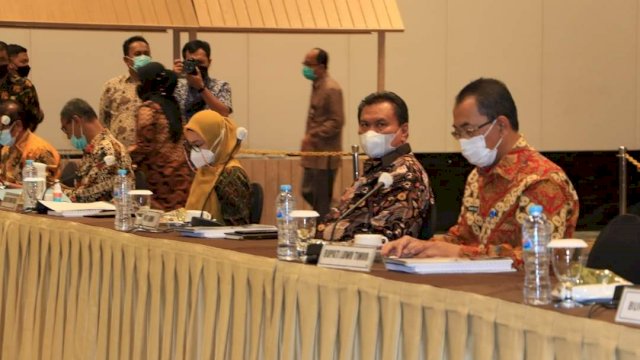 Sekretaris Daerah (Sekda) Kabupaten Luwu Timur, Bahri Suli menghadiri Rapat Umum Pemegang Saham (RUPS) PT. Bank Sulselbar di Phinisi 1 Ballroom, Claro Hotel, Makassar, Jum'at (26/ 03/2021) 