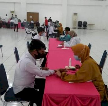 Ratusan Petugas Pelayanan Publik di Sinjai Disuntik Vaksinasi Kedua
