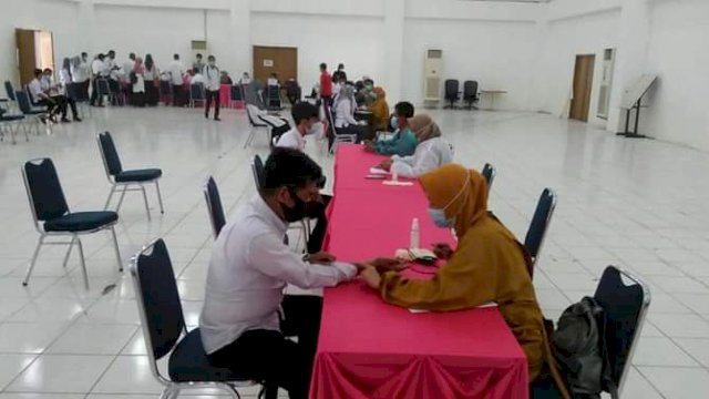 Ratusan Petugas Pelayanan Publik di Sinjai Disuntik Vaksinasi Kedua