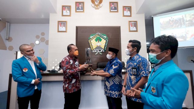 Pemkab Garut bersama pengurus KNPI Garut saat melakukan kunjungan kerja di Kabupaten Gowa, Jumat (26/03/2021). (Istimewa)