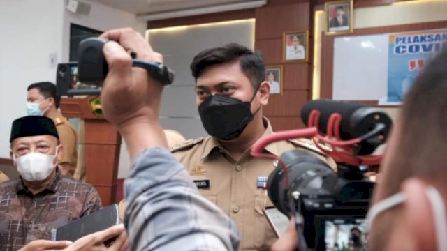 Bupati Gowa Adnan Purichta Ichsan, saat diwawancarai sejumlah media belum lama ini. (Istimewa)