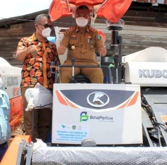 Lima Desa di Kecamatan Towuti Dapat Bantuan Alsintan Program PKPM PT Vale