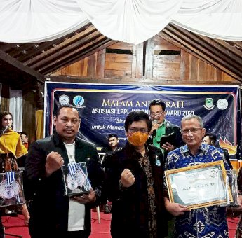 Raih Penghargaan, Radio Rewako FM Mengudara Hingga ke Nasional