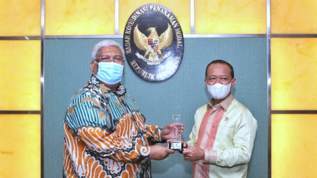 Gubernur Sultra Ali Mazi (kiri) dan Kepala BKPM RI Bahlil Lahadalia (kanan). Foto: Kominfo Sultra