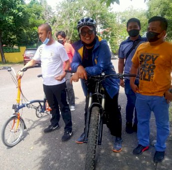 Hari Jumat, Wabup Soppeng Mengayung Sepeda Ke Kantor